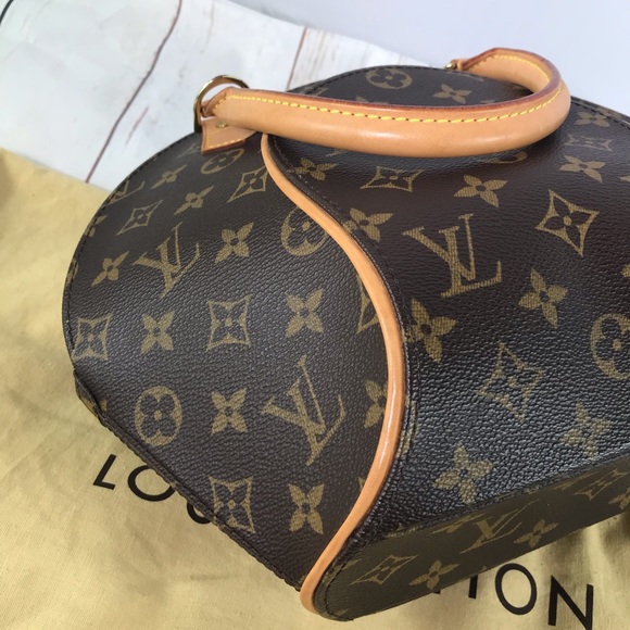 Louis Vuitton crossbody bag - Picture 2 of 8